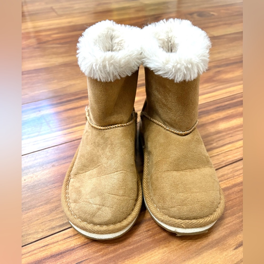 Wonder Nation Tan Kids Boots with White Fur Trim